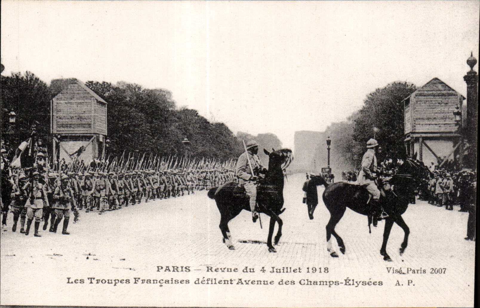 Paris - Revue du 4 Juillet 1918 - Les Champs Elysees - CPA 