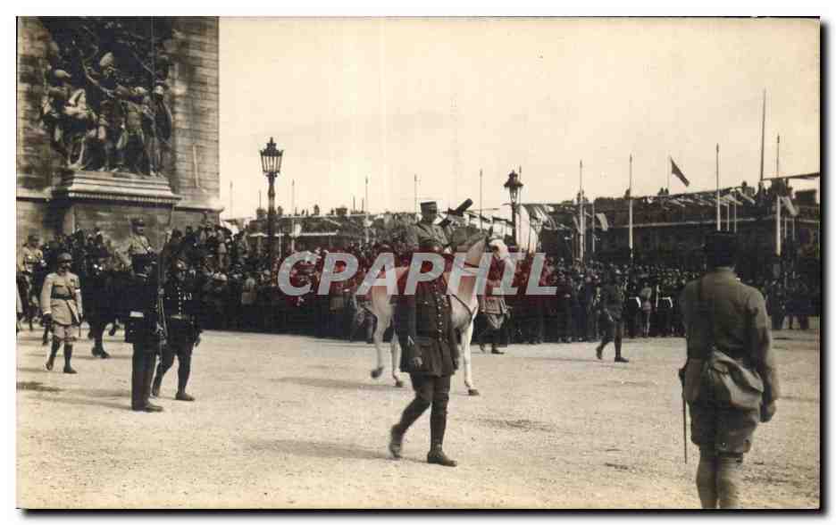 CPA Militaria Paris Les fetes de la victoire 14 juillet 1919 Marechal Petain 