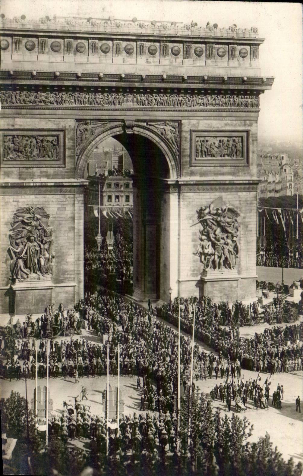 CPA Militaria Paris Arc de Triomphe 
