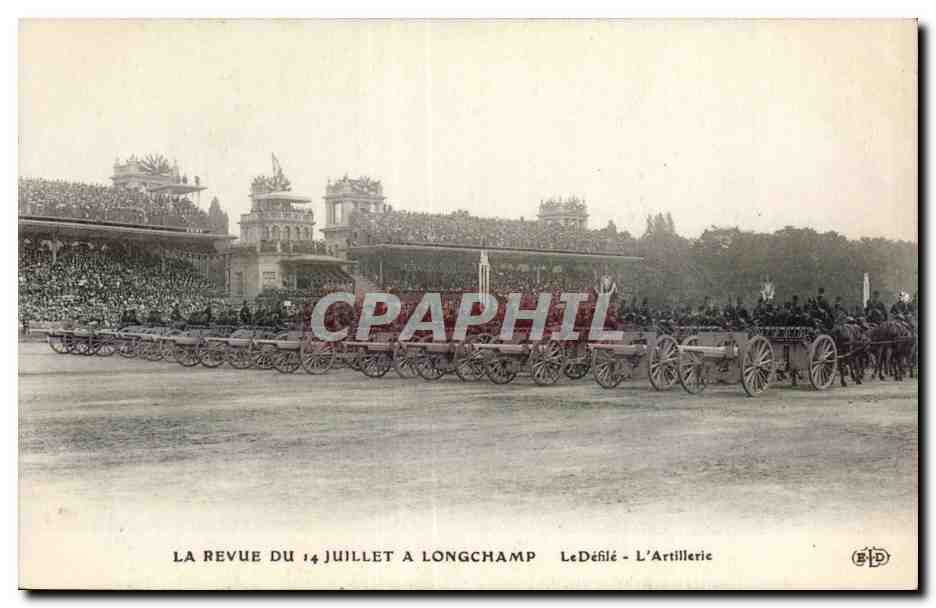 CPA Militaria Paris La revue du 14 juillet a Longchamp Le defile l artillerie 