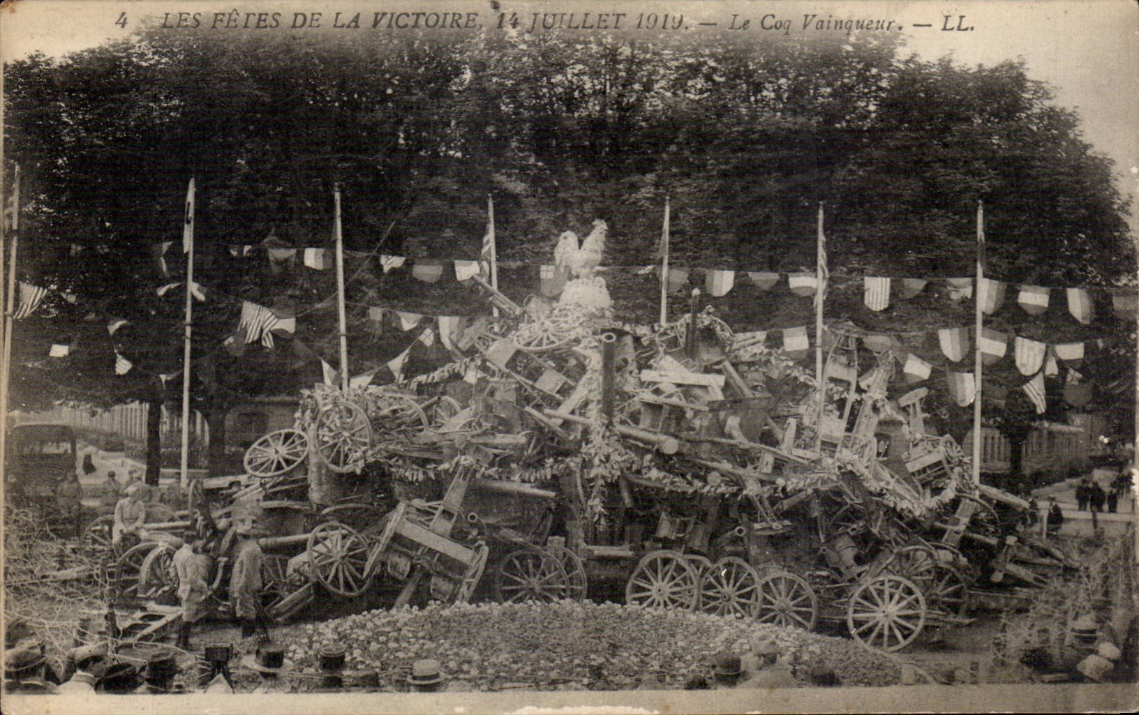CPA Militaria Paris Fetes de la Victoire 14 juillet 1919 le coq vainqueur 