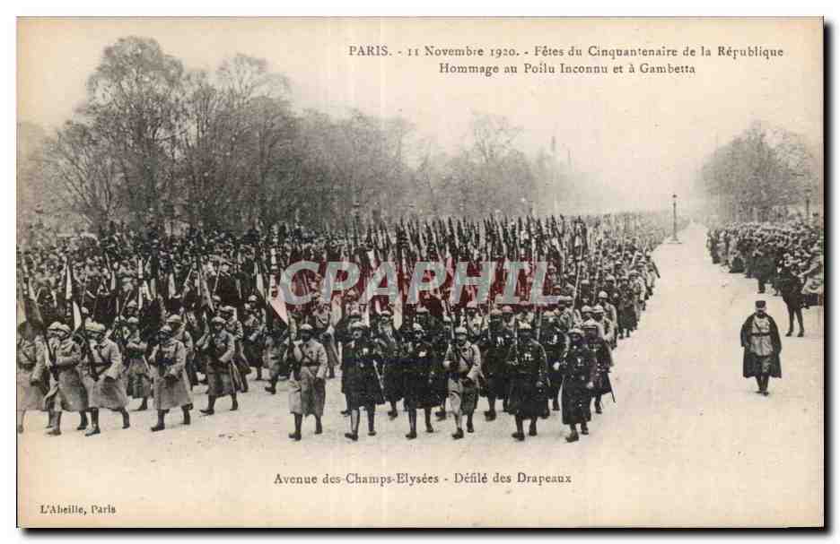 CPA Militaria Paris 11 Novembre 1920 Fetes du cinquantenaire de la Republique Avenue des Champs Elysees Defile drapeaux