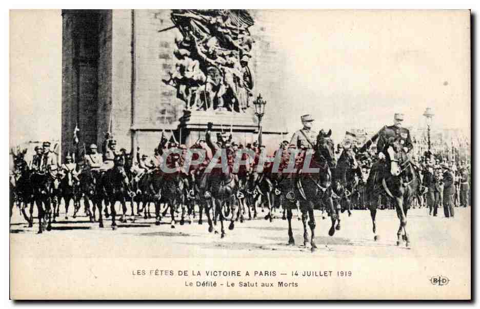 CPA Militaria Paris Fetes de la victoire 14 juillet 1919 Le defile Le salut aux morts