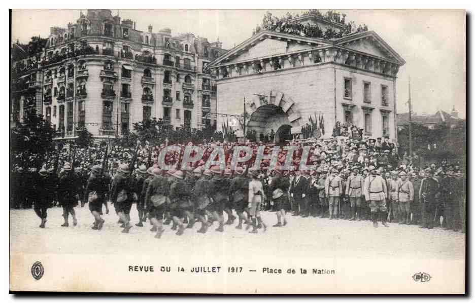 CPA Militaria Paris Fetes de la victoire 14 juillet 1919 Place de la Nation