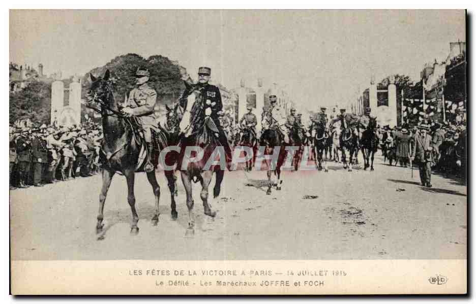 CPA Militaria Paris Fetes de la victoire 14 juillet 1919 Le defile Foch Joffre