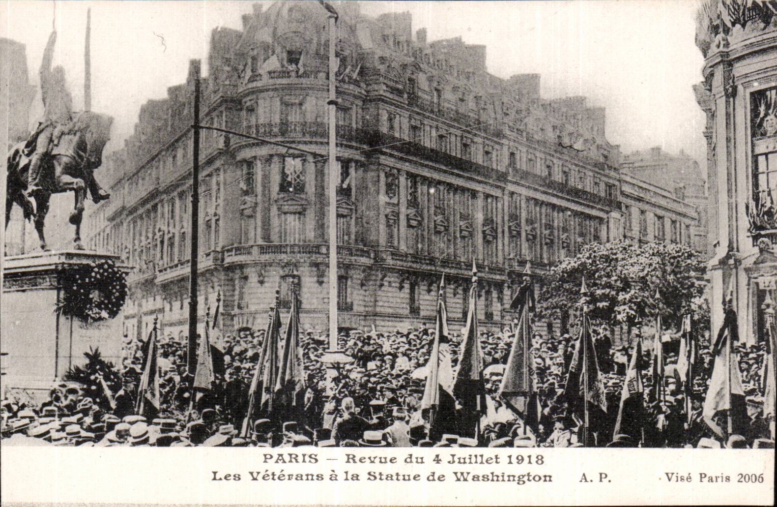 CPA Militaria Paris Revue du 14 juillet 1918 Les veterans a la statue de Washington