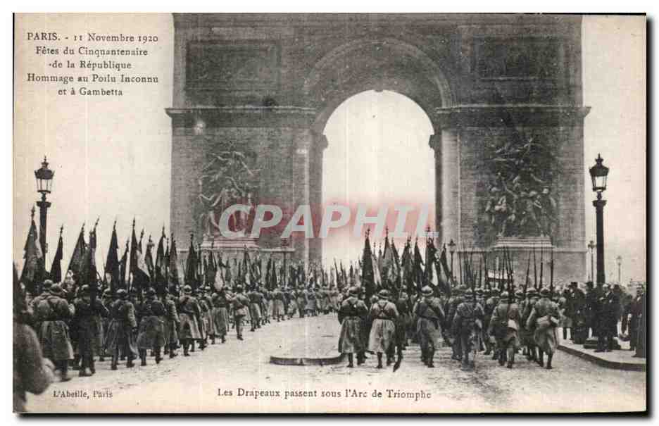 CPA Militaria Paris 11 novembre 1920 Fetes du cinquantenaire de la Republique Les drapeaux passent sous l arc de triomph