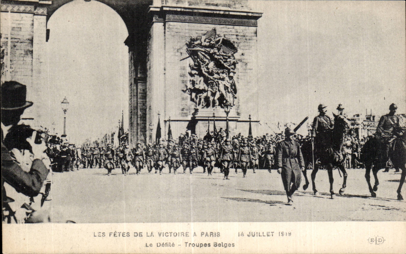 CPA Militaria Paris Fetes de la victoire a Paris 14 juillet 1919 Le defile Troupes belges 