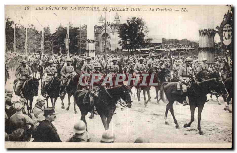 CPA Militaria Paris Fetes de la victoire a Paris 14 juillet 1919 la cavalerie 