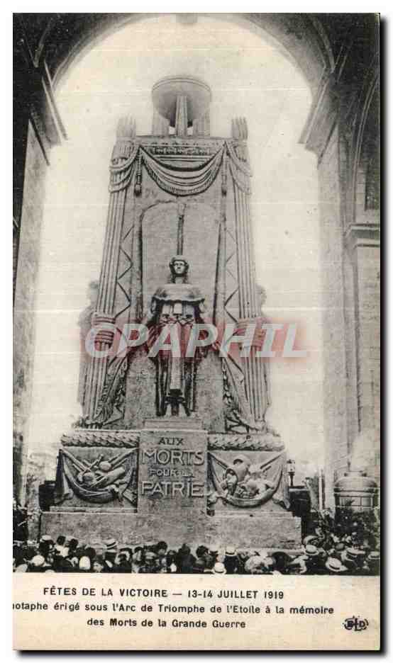 CPA Militaria Paris Fetes de la victoire a Paris 14 juillet 1919 Cenotaphe erige sous l arc de triomphe 