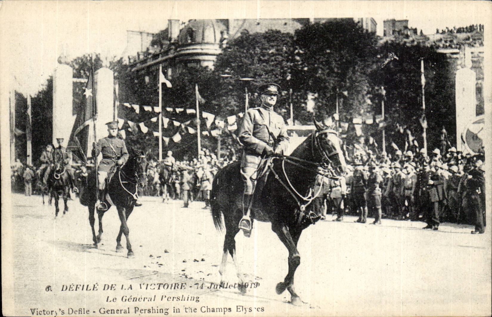 CPA Militaria Paris Fetes de la victoire a Paris 14 juillet 1919 Le general Pershing 