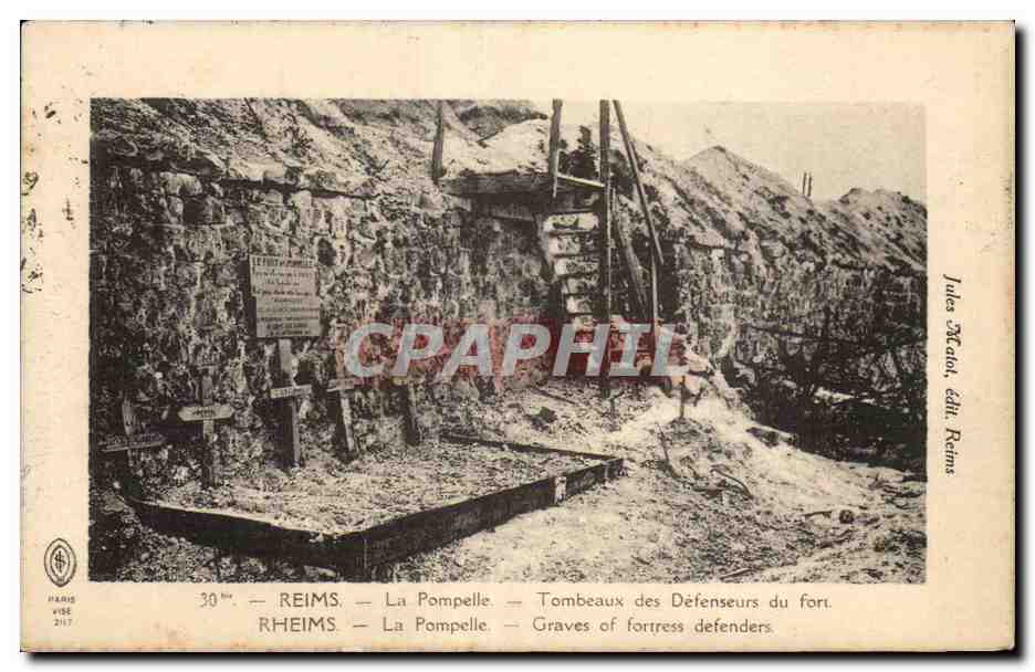 CPA Reims La Pompelle Tombeaux des defenseurs du fort Militaria 