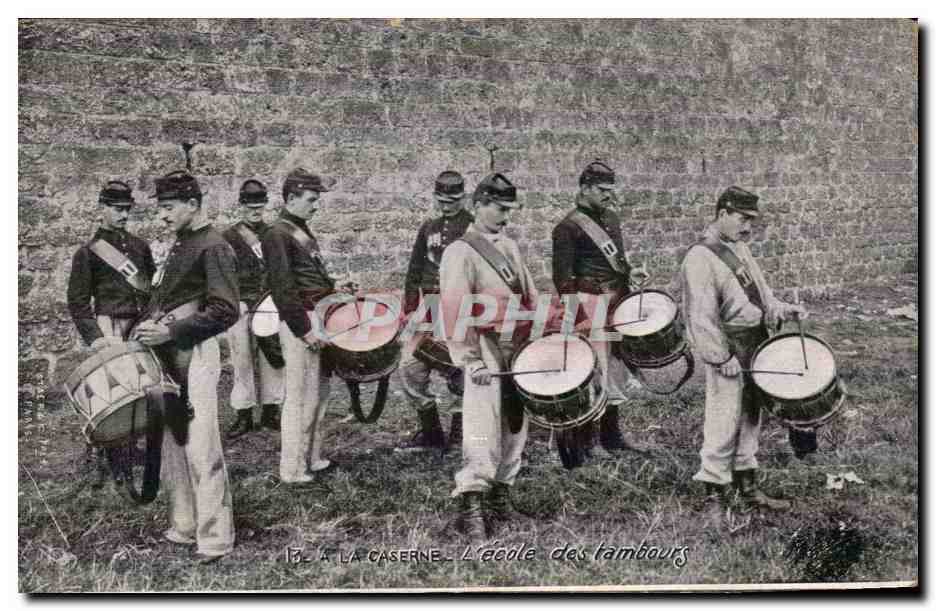 CPA Militaria La caserne Ecole des tambours