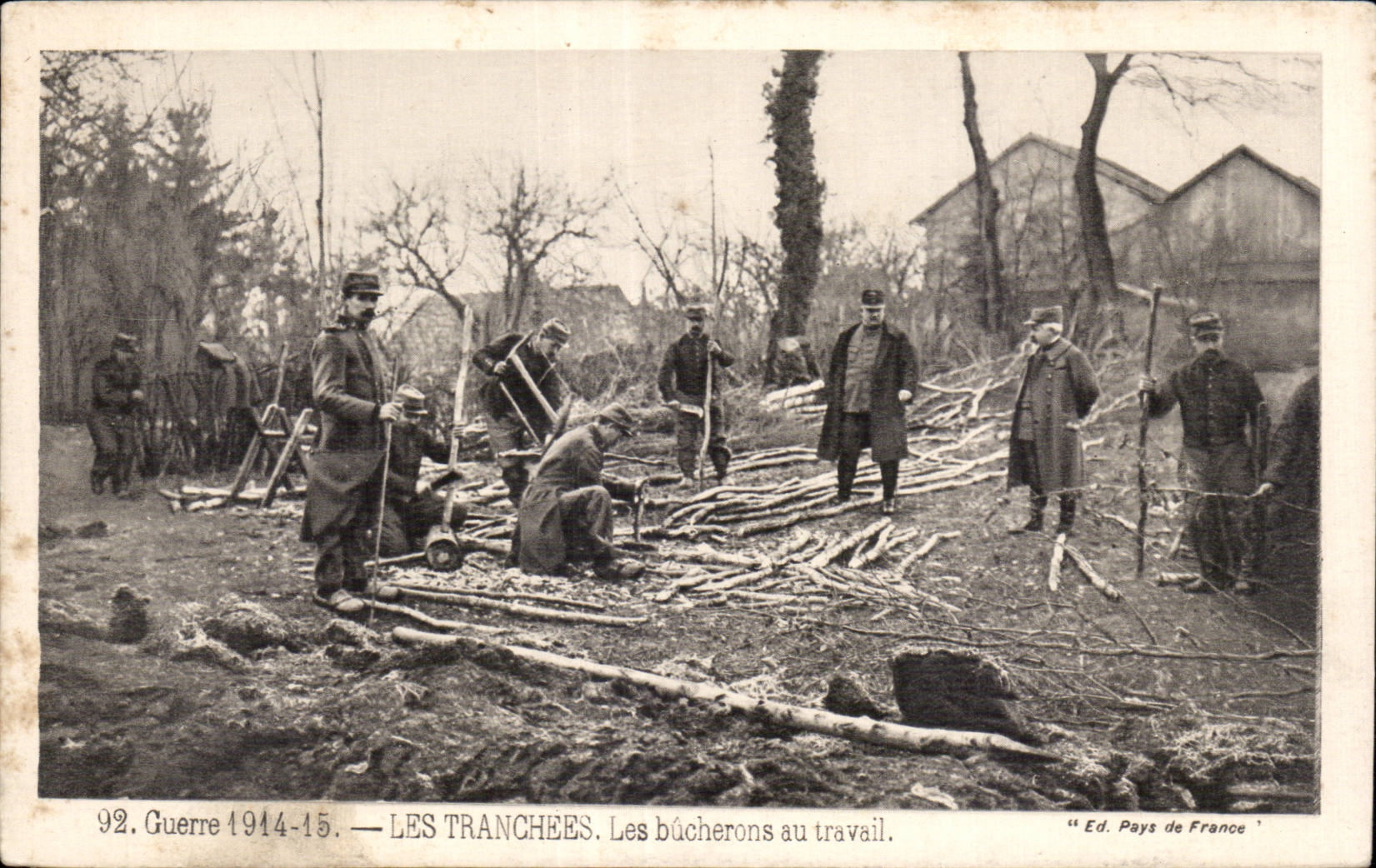 CPA Militaria Guerre de 1914 Les tranchees Les bucherons au travail 