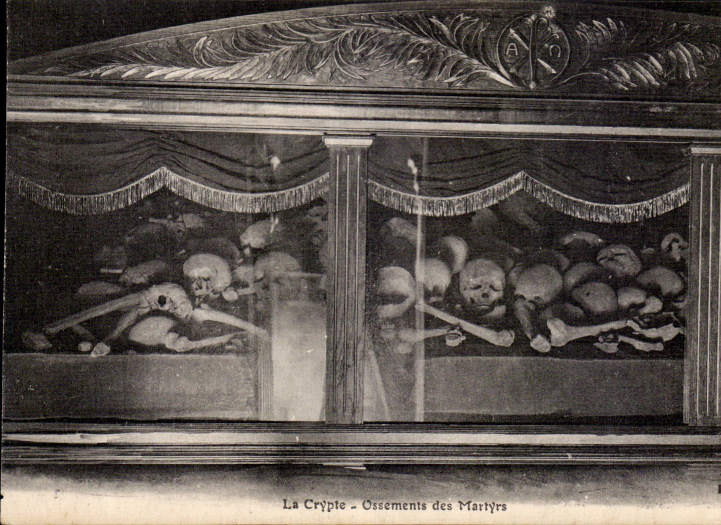 La Crypte - Ossements des Martyrs — F. Fleury, Paris