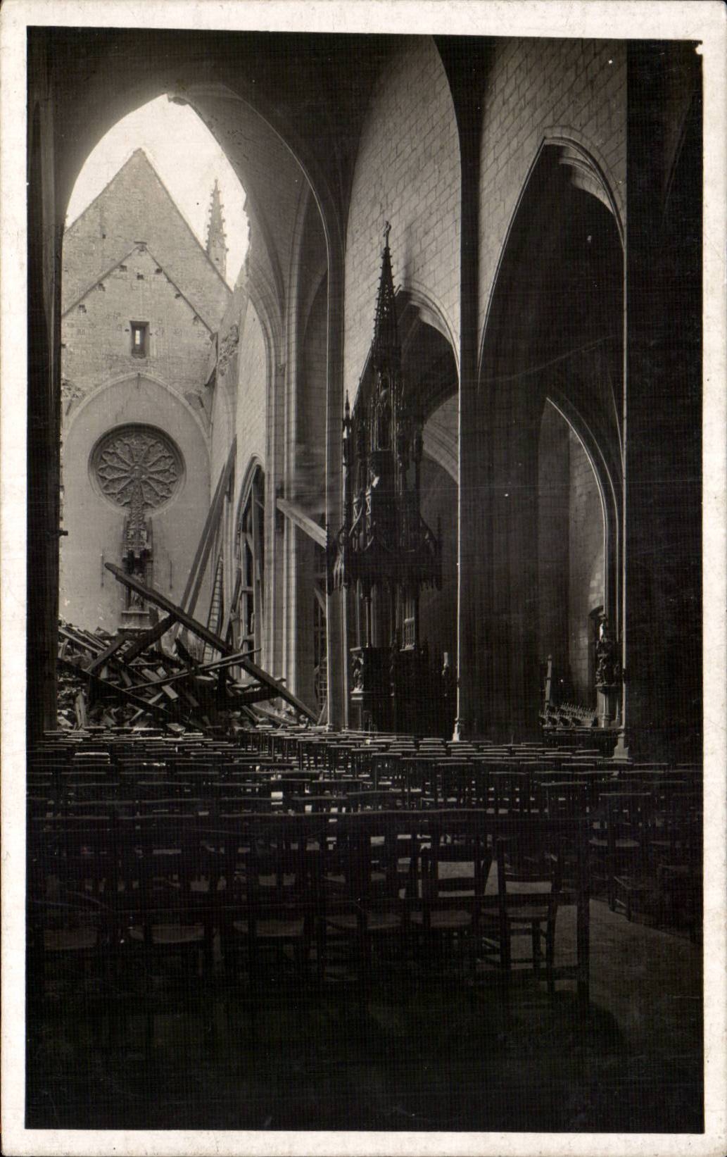 Intérieur de la cathédrale de Reims — après les dégâts de la guerre — éditeur R. Guillainnot, Baspling et Cie - Paris