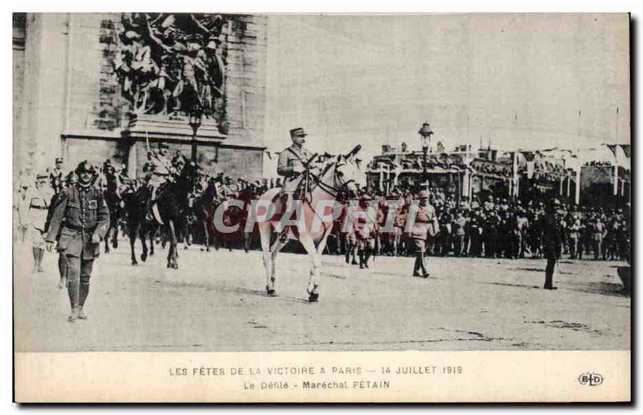 CPA Militaria Revue du 14 juillet 1917 Le defile Marechal Petain Arc de triomphe 
