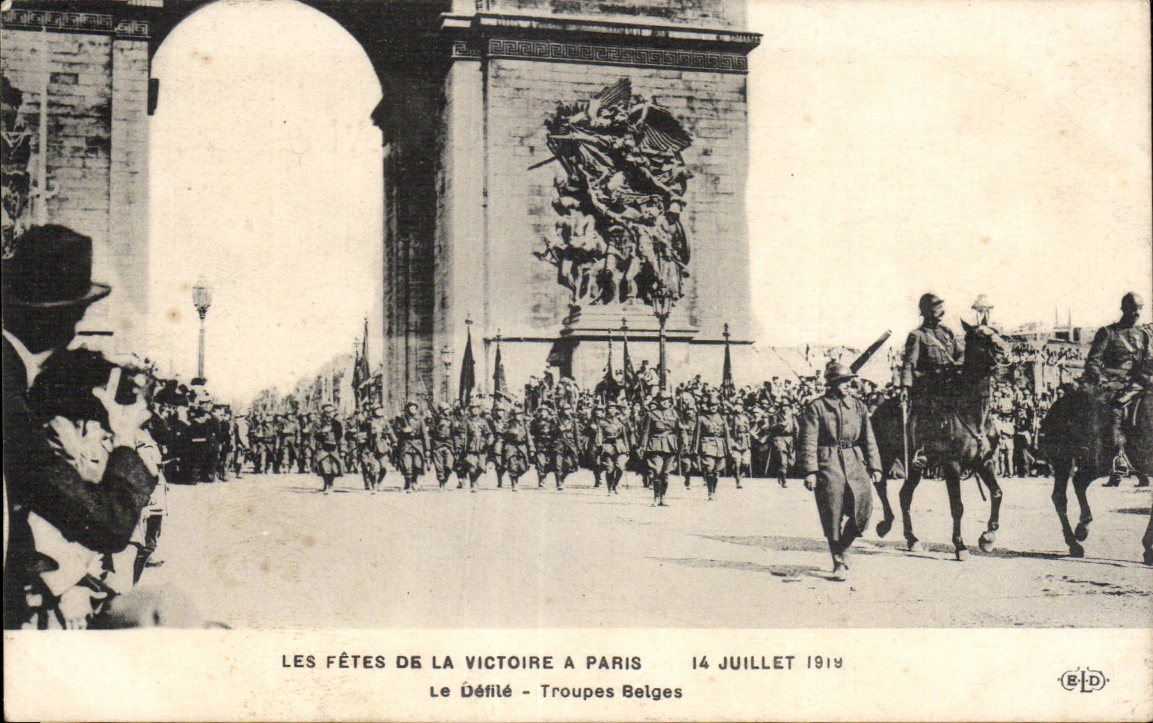 CPA Militaria Paris Fetes de la Victoire 14 juillet 1919 Le defile Troupes belges Arc de triomphe 