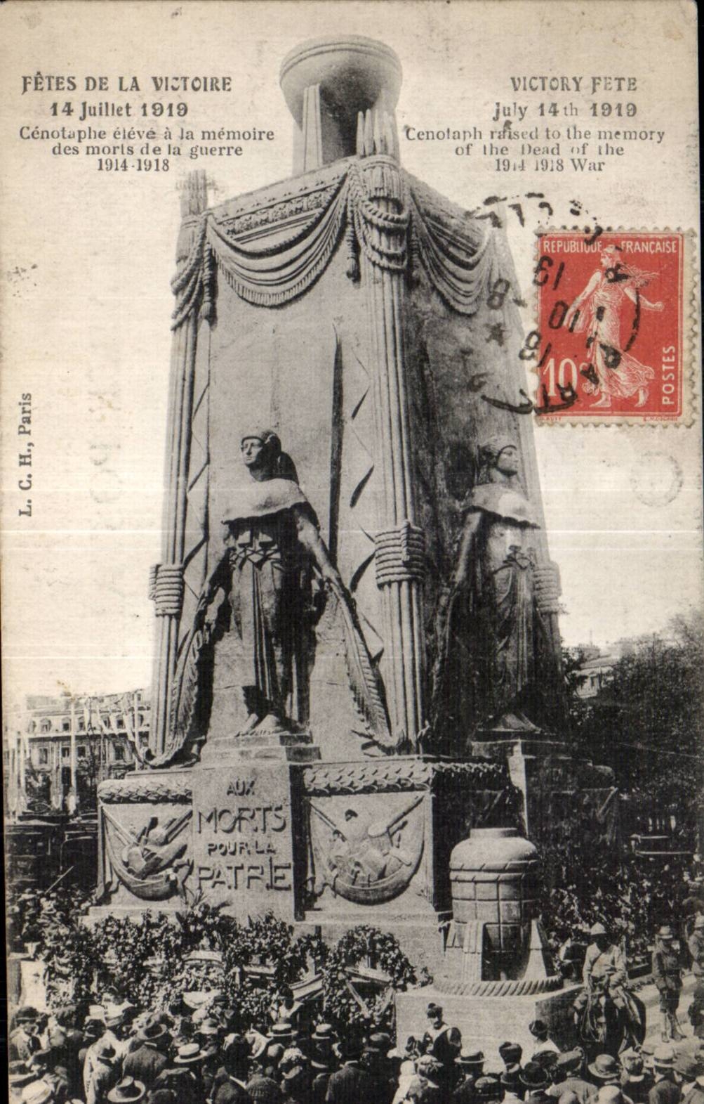 Cénotaphe à la mémoire des morts de la guerre 1914-1918 — Paris — L. C. H. — n° de série non visible