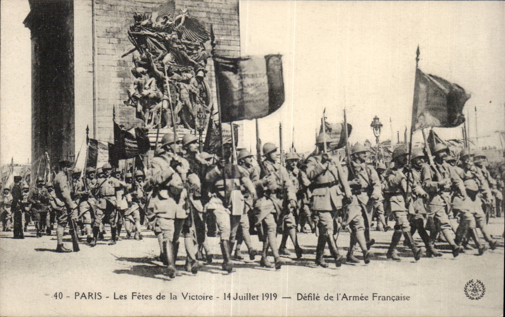 CPA Militaria Paris Fetes de la Victoire 14 juillet 1919 Defile de l armee francaise Arc de triomphe 