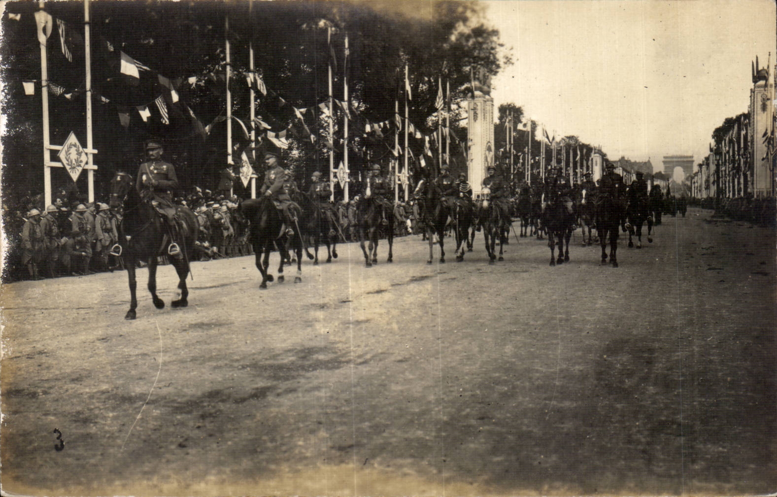 Parada militar a caballo — París — editor CPAPHIL n°1158