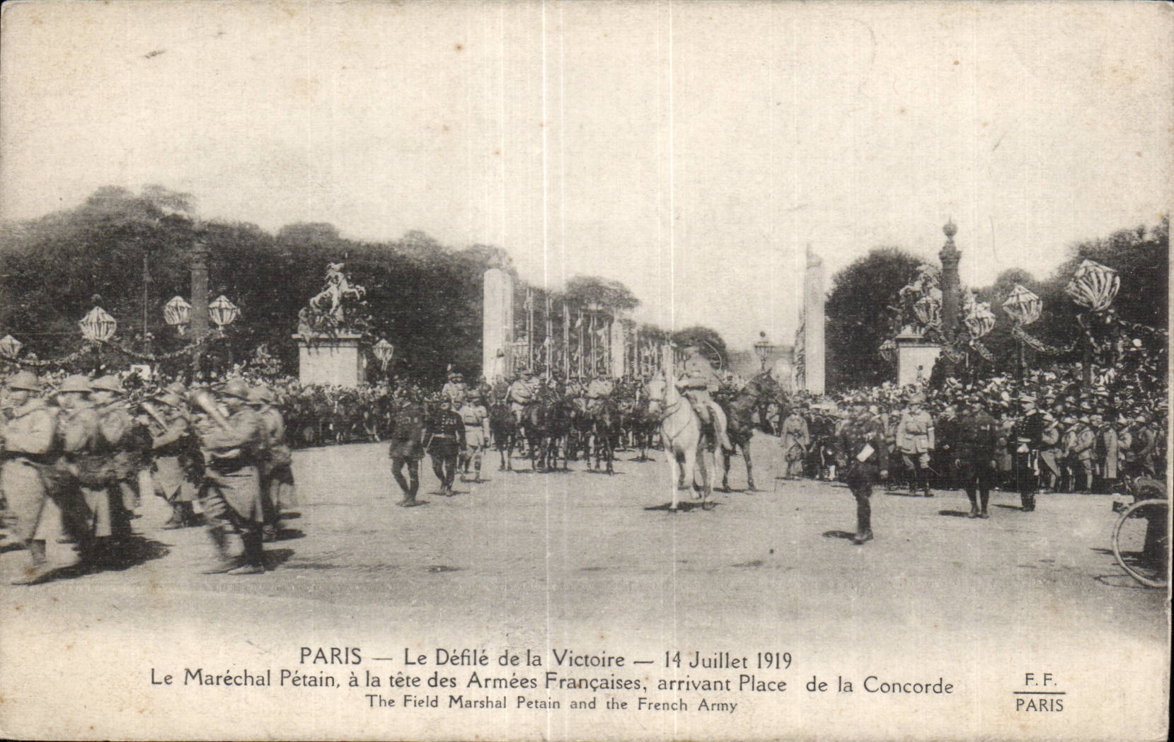 Paris — Défilé de la Victoire — 14 Juillet 1919 — Le Maréchal Pétain à la tête des Armées Françaises, arrivant Place de la Concorde