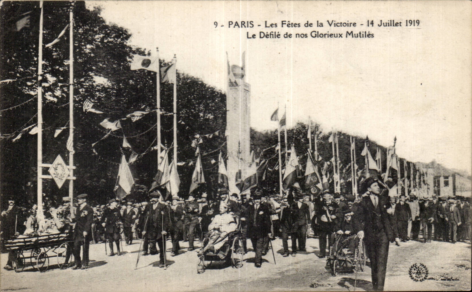 CPA Militaria Paris Les fetes de la Victoir 14 juillet 1919 Le defile de nos glorieux mutiles