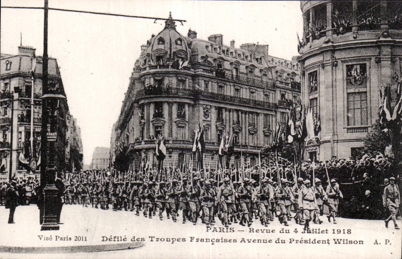 Défilé des Troupes Françaises — Revue du 4 Juillet 1918 — Avenue du Président Wilson — A.P.