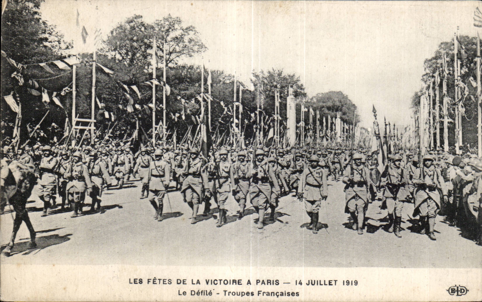 Les Fêtes de la Victoire à Paris — 14 Juillet 1919 — Le Défilé — Troupes Françaises — B.D.