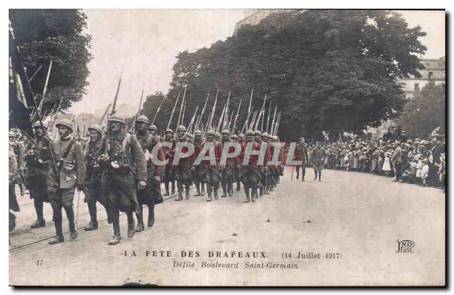 CPA Militaria Paris Fete des Drapeaux 14 juillet 1917 Defile Boulevard Saint Germain 