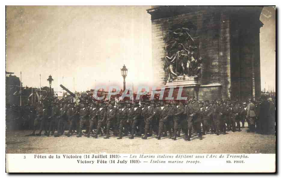CPA Militaria Paris Fetes de la Victoire 14 juillet 1919 Les marins italiens defilant sous l arc de Triomphe 