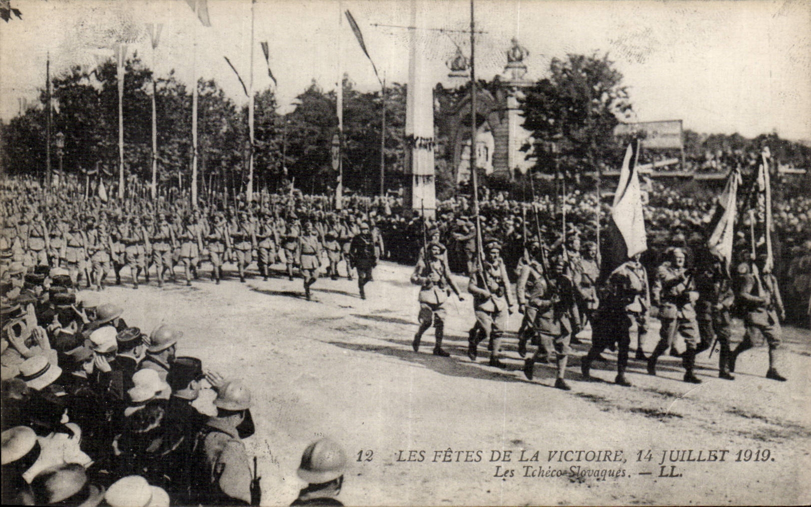 CPA Militaria Paris Fetes de la Victoire 14 juillet 1919 Les Tchecoslovaques Tchequie Tchequia