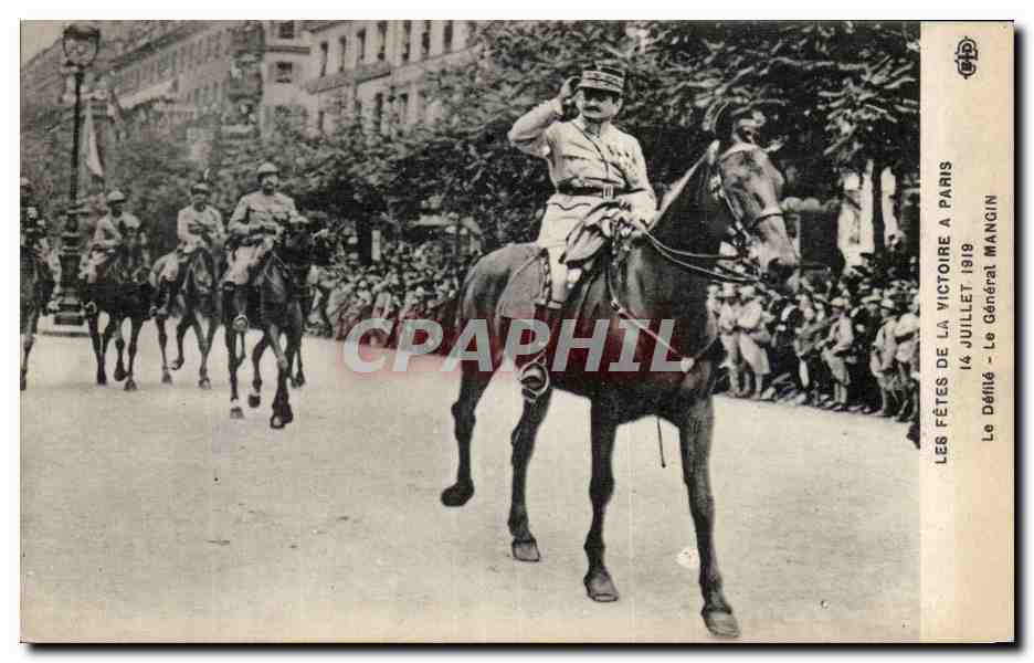 CPA Militaria Paris Fetes de la Victoire 14 juillet 1919 Le defile Le general Mangin 