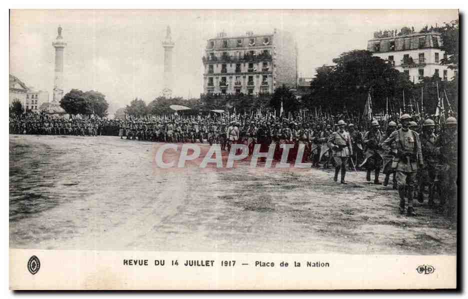 CPA Militaria Paris Revu du 14 juillet 1917 Place de la Nation 