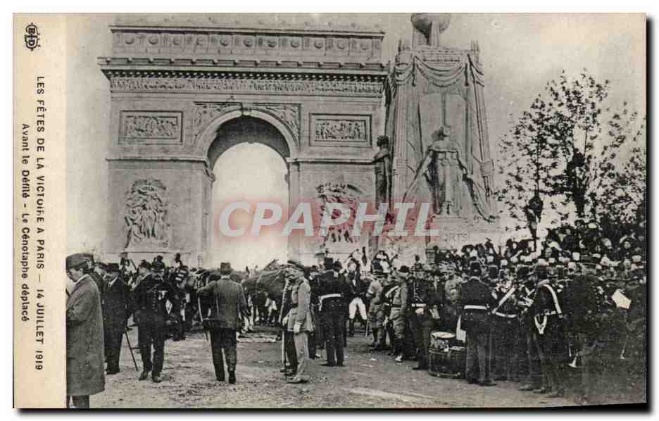 CPA Militaria Paris 14 juillet 1919 Avant le defile Le Cenotaphe deplace 
