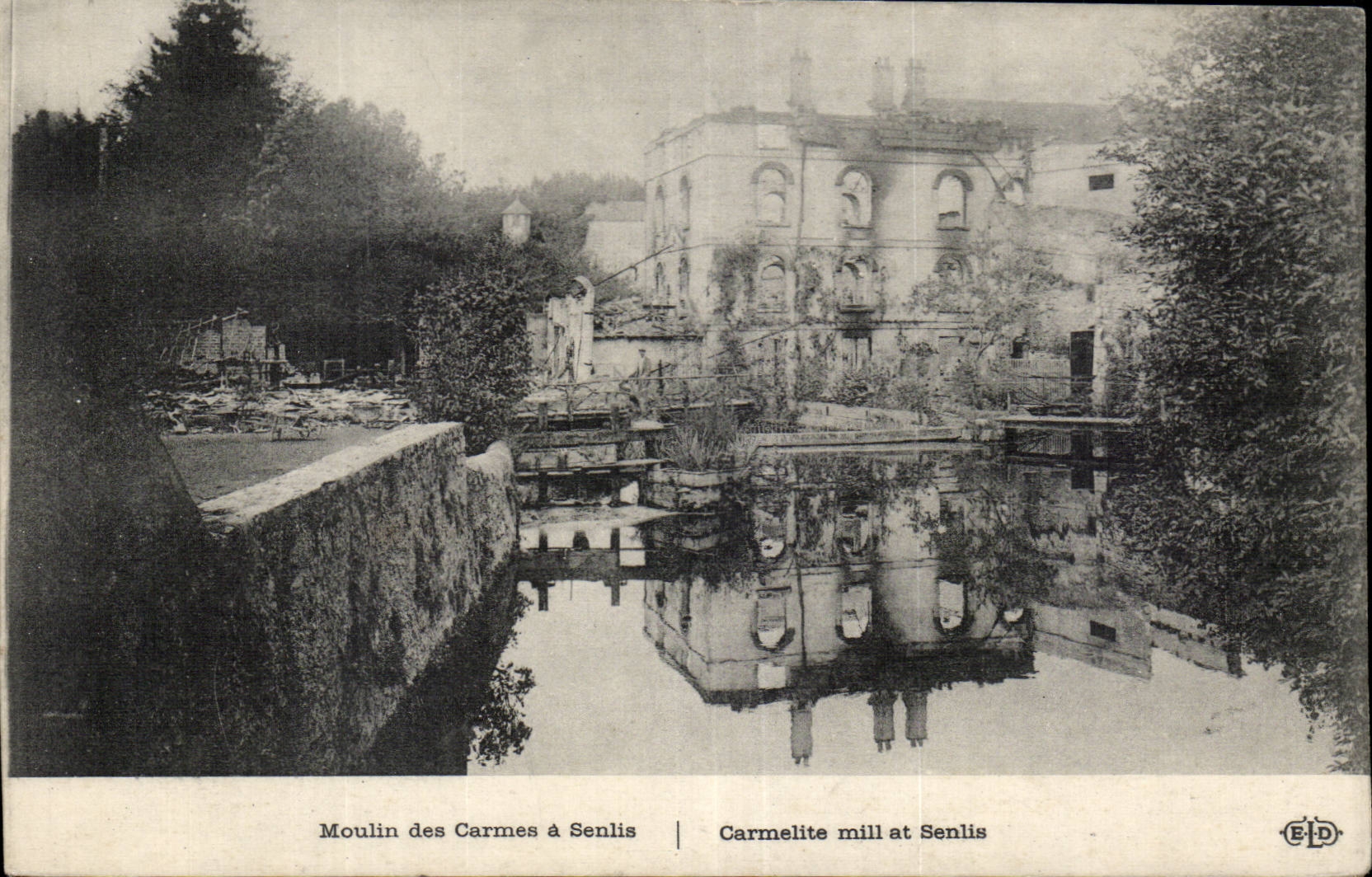 CPA Militaria La grande guerre Moulin des Carmes a Senlis 
