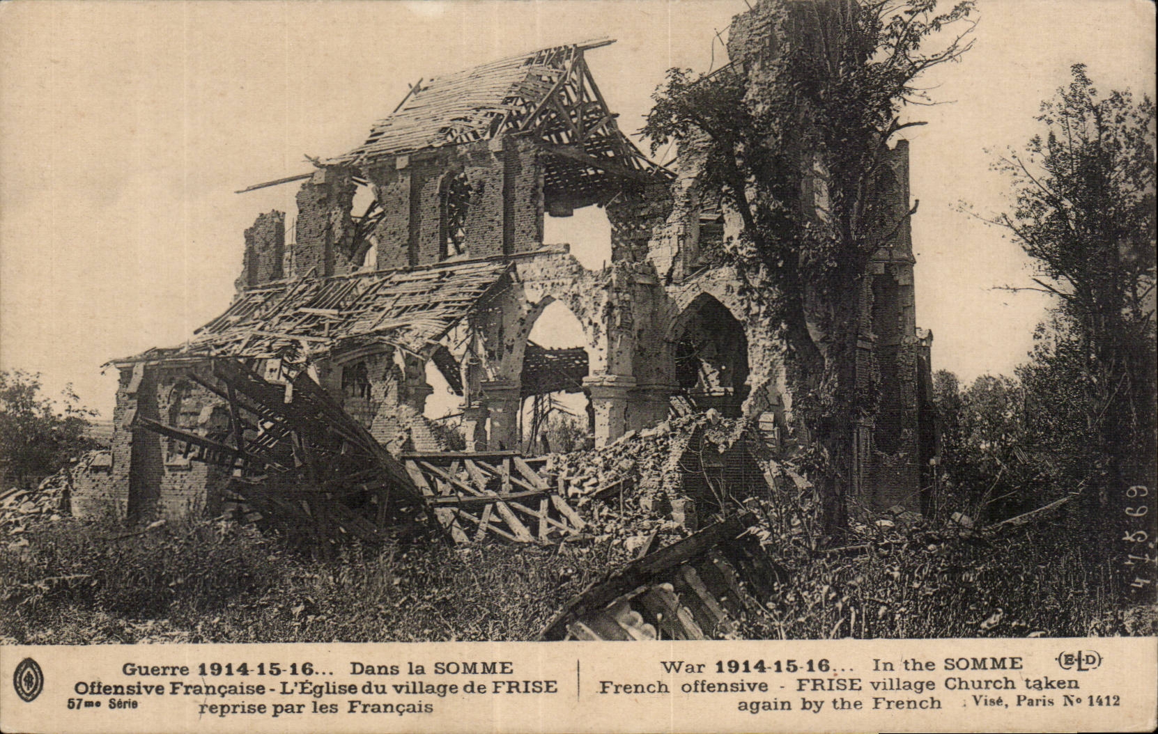 CPA Militaria Senlis Dans la Somme Offensive francaise L eglise du village de Frise 