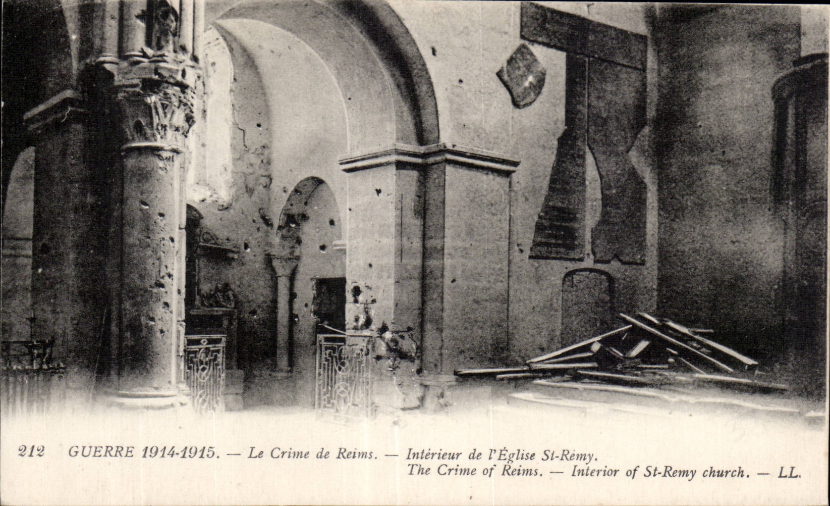 CPA Militaria Reims Le crime interieur de l eglise St Remy 