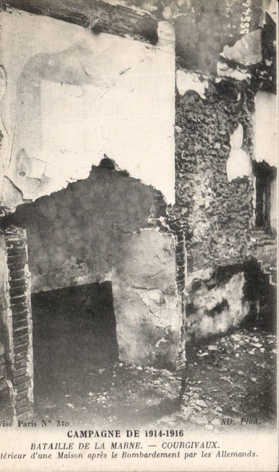 CPA Militaria Bataille de la Marne Courgivaux Interieur d une maison 