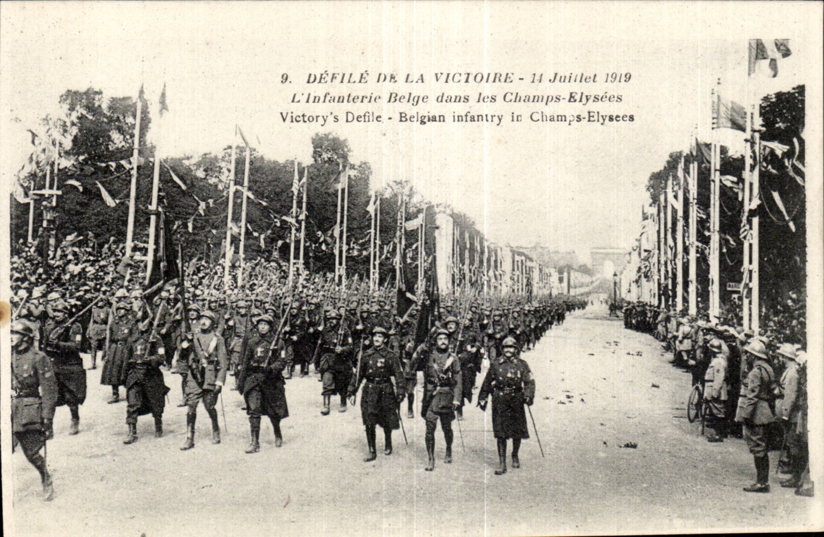 CPA Militaria Defile de la victoire Paris 14 juillet 1919 L infanterie belge dans les Champs Elysees 