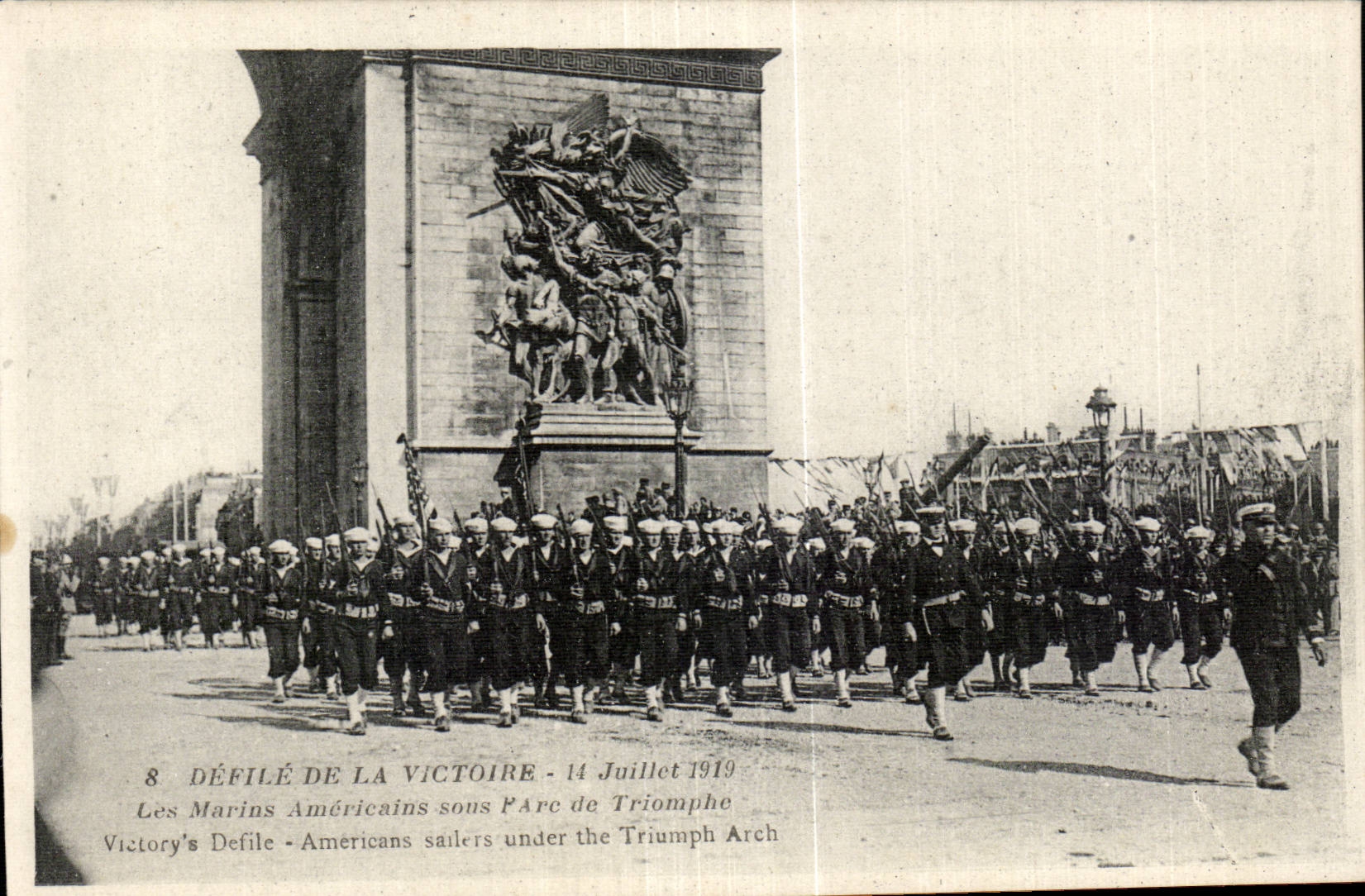 CPA Militaria Defile de la victoire Paris 14 juillet 1919 Arc de Triomphe Les marins americains 