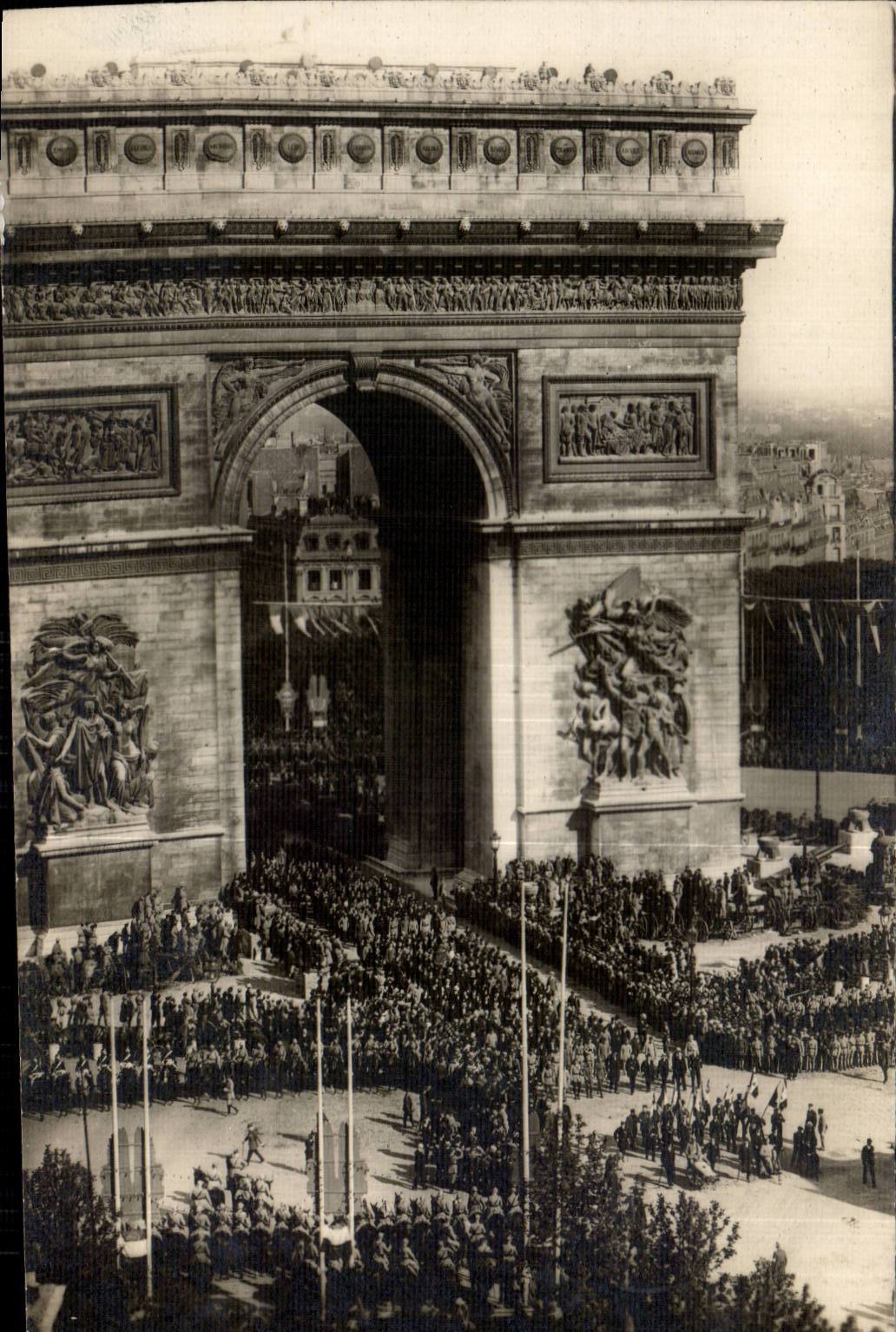 CPA Militaria Defile de la victoire Paris 14 juillet 1919 Arc de Triomphe