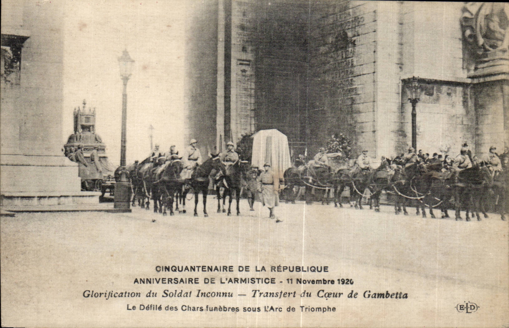 Cinquantenaire de la République — Anniversaire de l'Armistice — 11 Novembre 1926 — Glorification du Soldat Inconnu — Transfert du Cœur de Gambetta — Défilé des Chars funèbres sous l'Arc de Triomphe — Éditeur B.I.D.