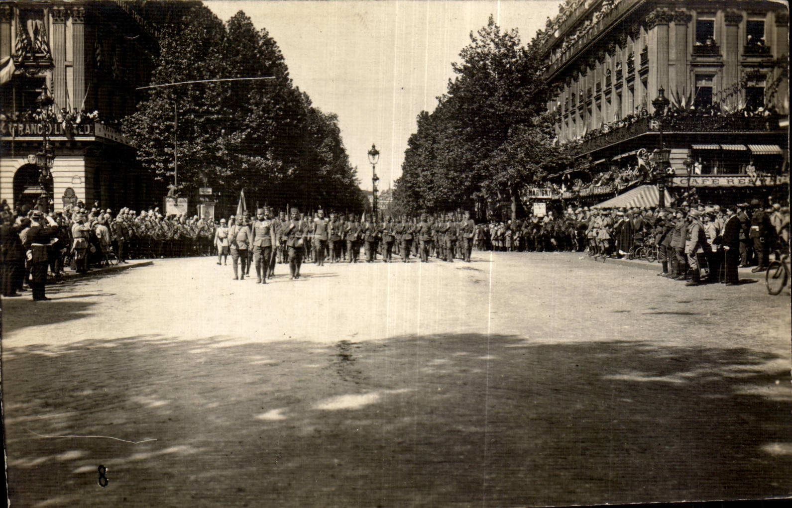 CPA Militaria 14 juillet 1919 Place de l opera 