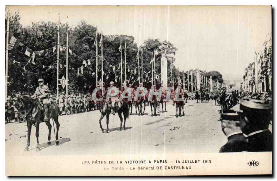CPA Militaria 14 juillet 1919 Le defile Le general de Castelnau 