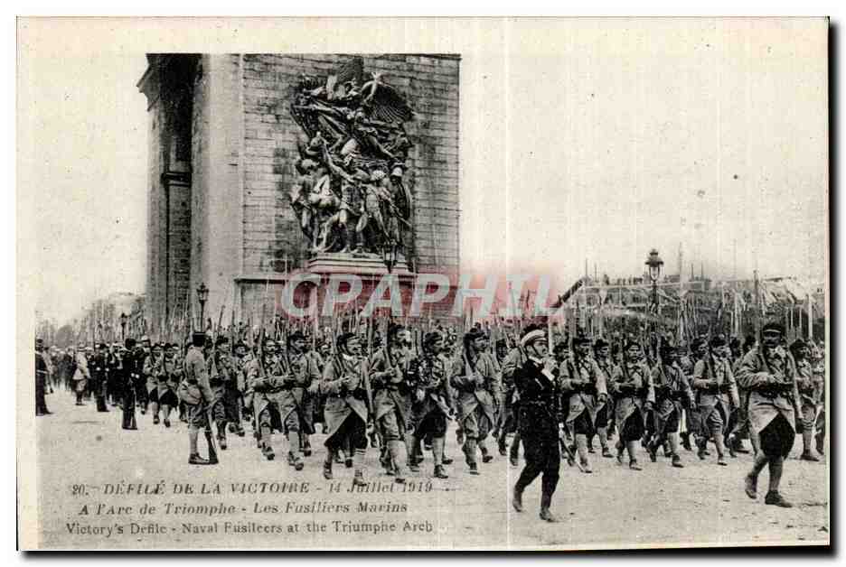 CPA Militaria 14 juillet 1919 A l Arc de Triomphe Les fusiliers marins 