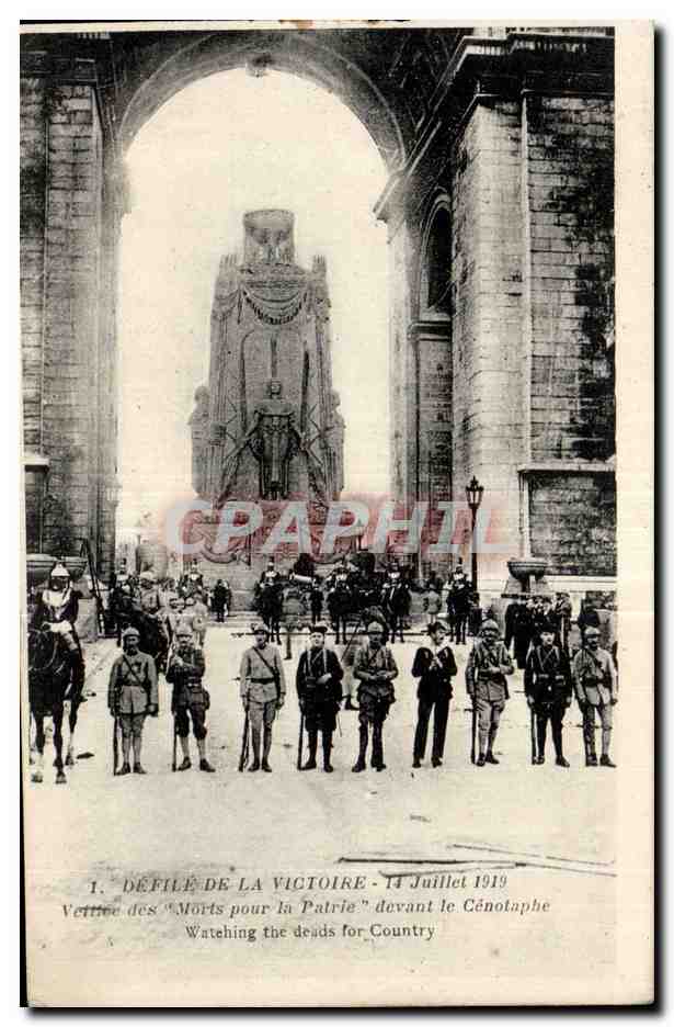 CPA Militaria 14 juillet 1919 A l Arc de Triomphe Veillee des morts pour la patrie devant le Cenotaphe 