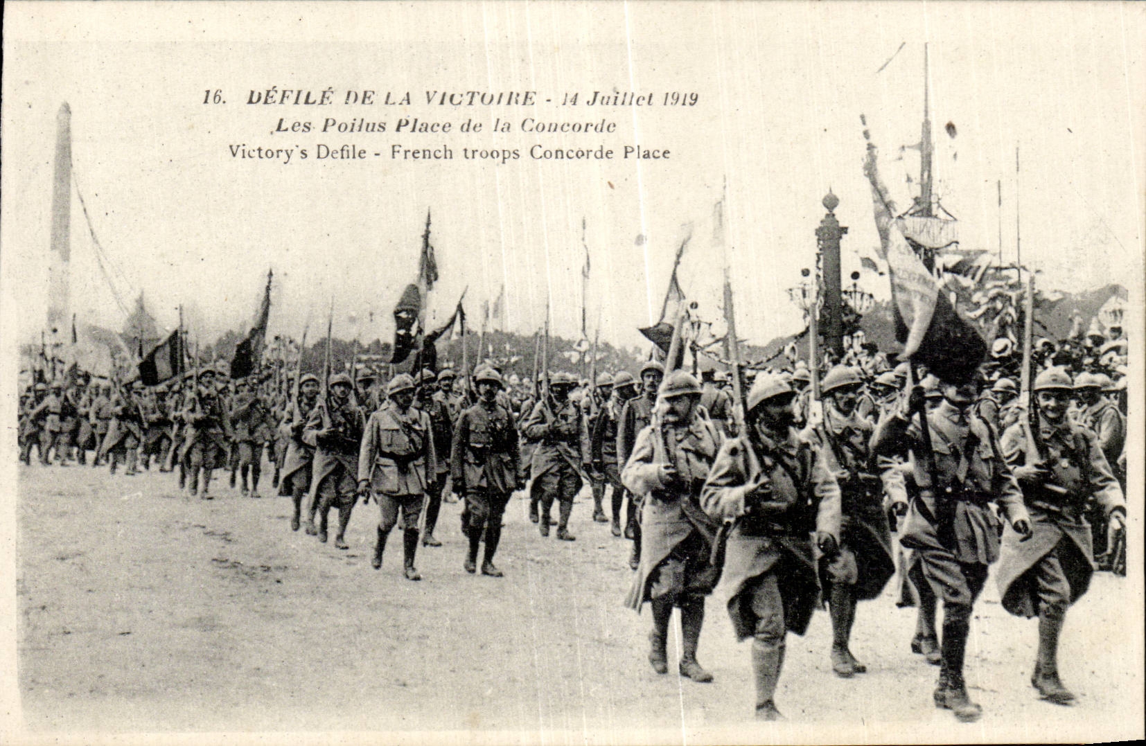 CPA Militaria 14 juillet 1919 Les poilus Place de la Concorde
