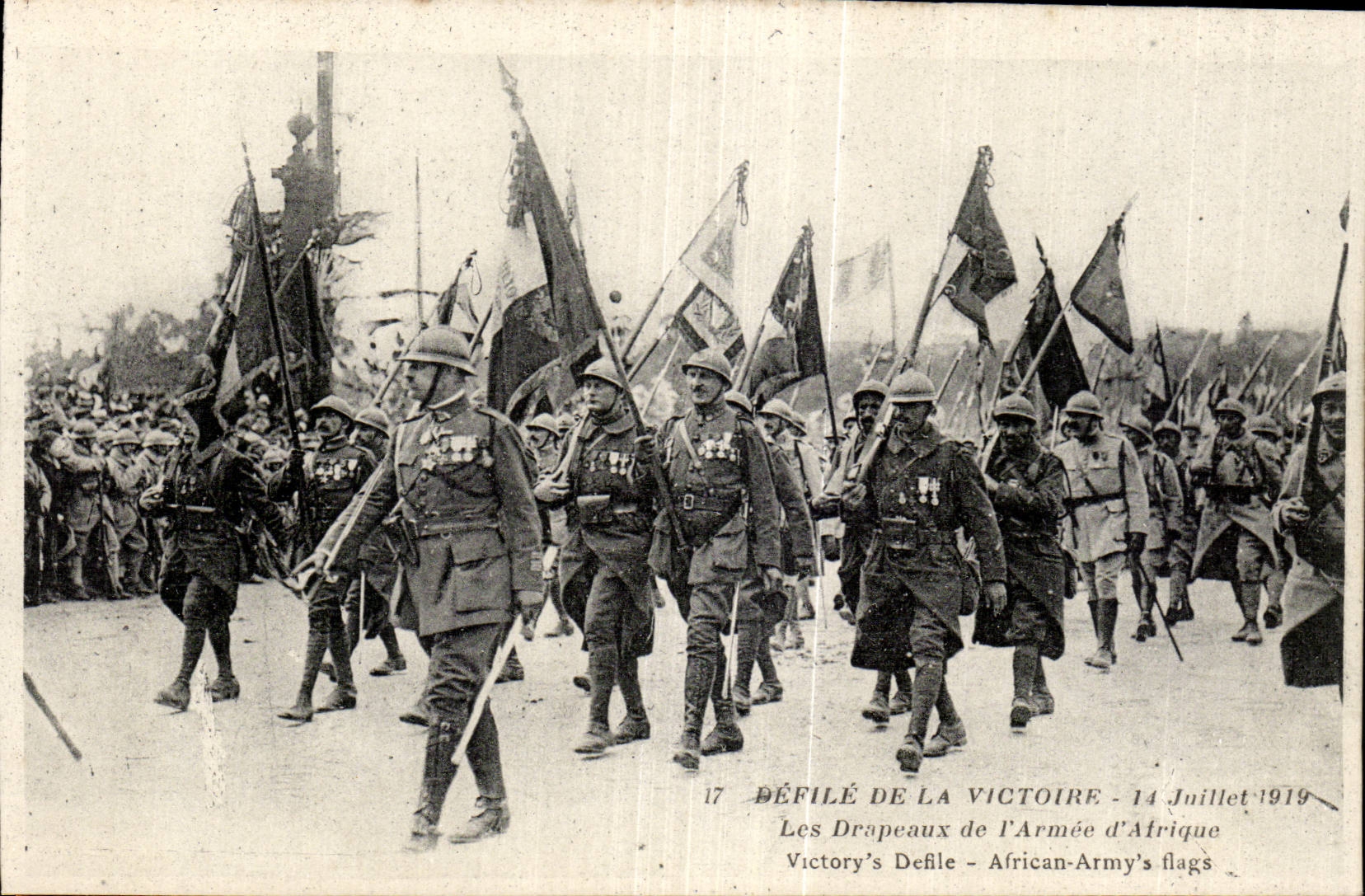 CPA Militaria 14 juillet 1919 Les drapeaux de l armee d Arique 