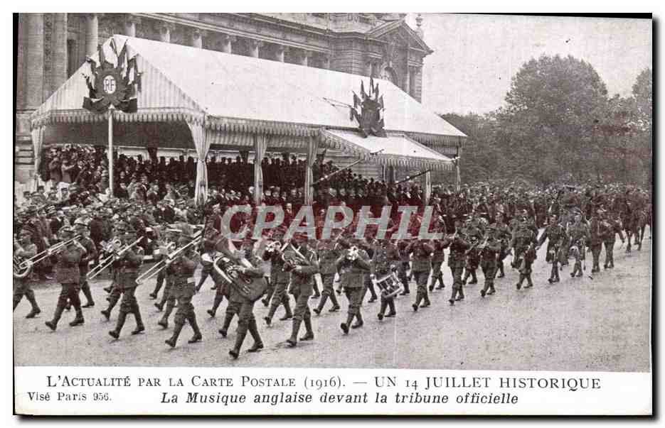 CPA Militaria 14 juillet 1919 La musique anglaise devant la tribune officielle